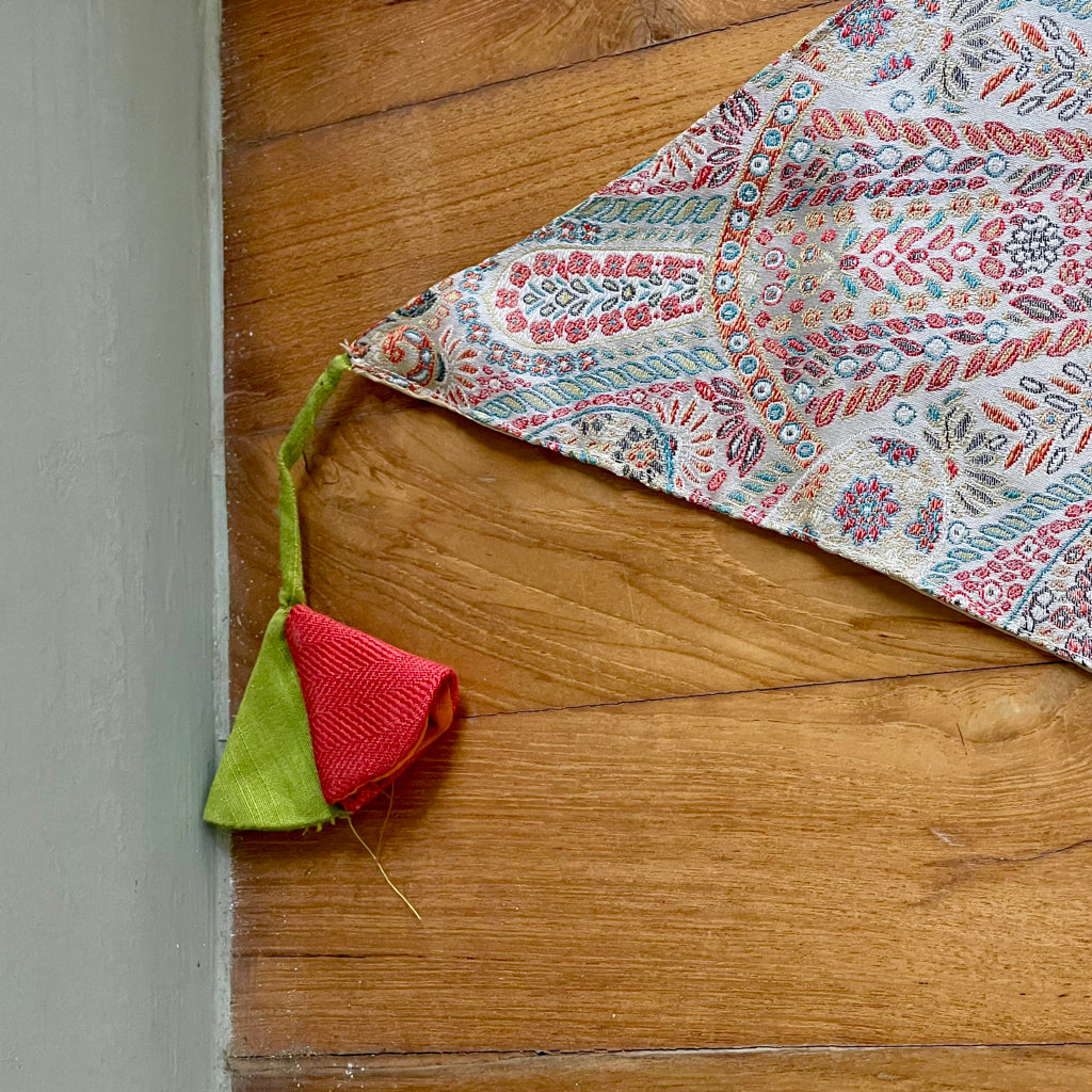 Fifth Avenue Florence Table Runner