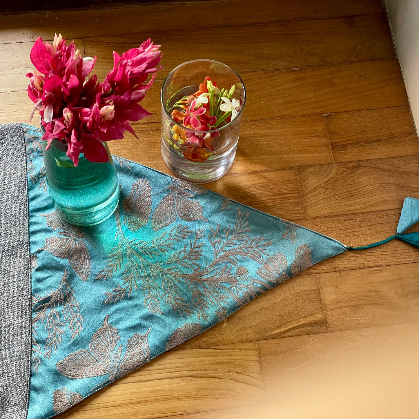 Fifth Avenue Peppermint Table Runner