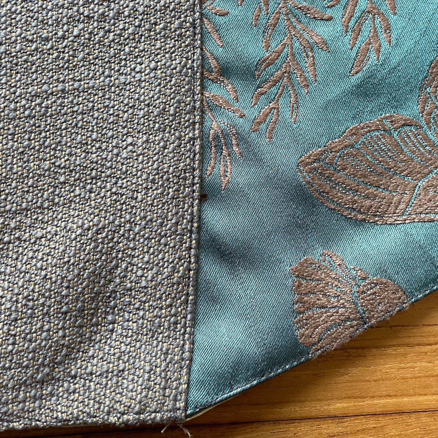 Fifth Avenue Peppermint Table Runner