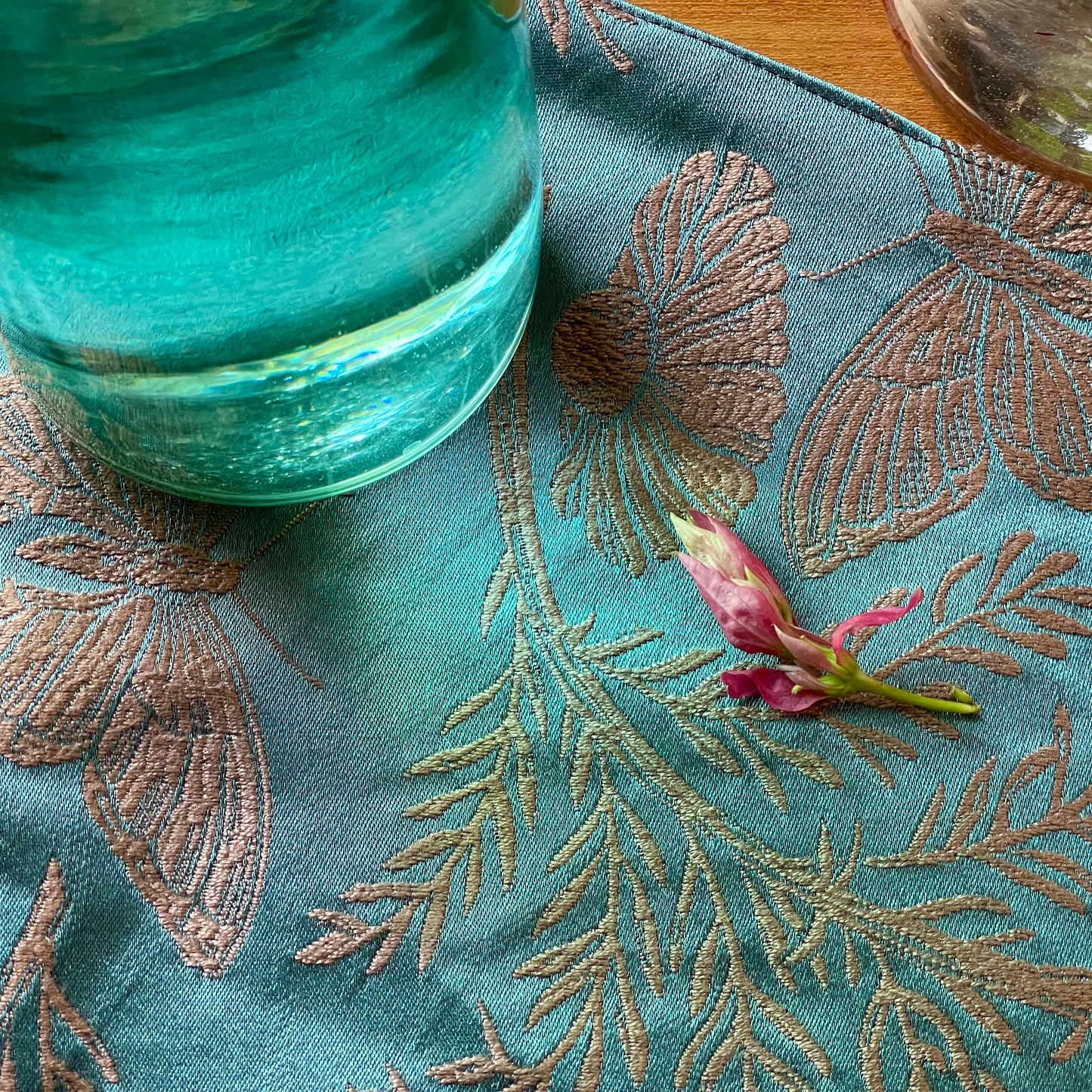 Fifth Avenue Peppermint Table Runner