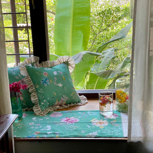 Fifth Avenue Hibiscus Table Runner