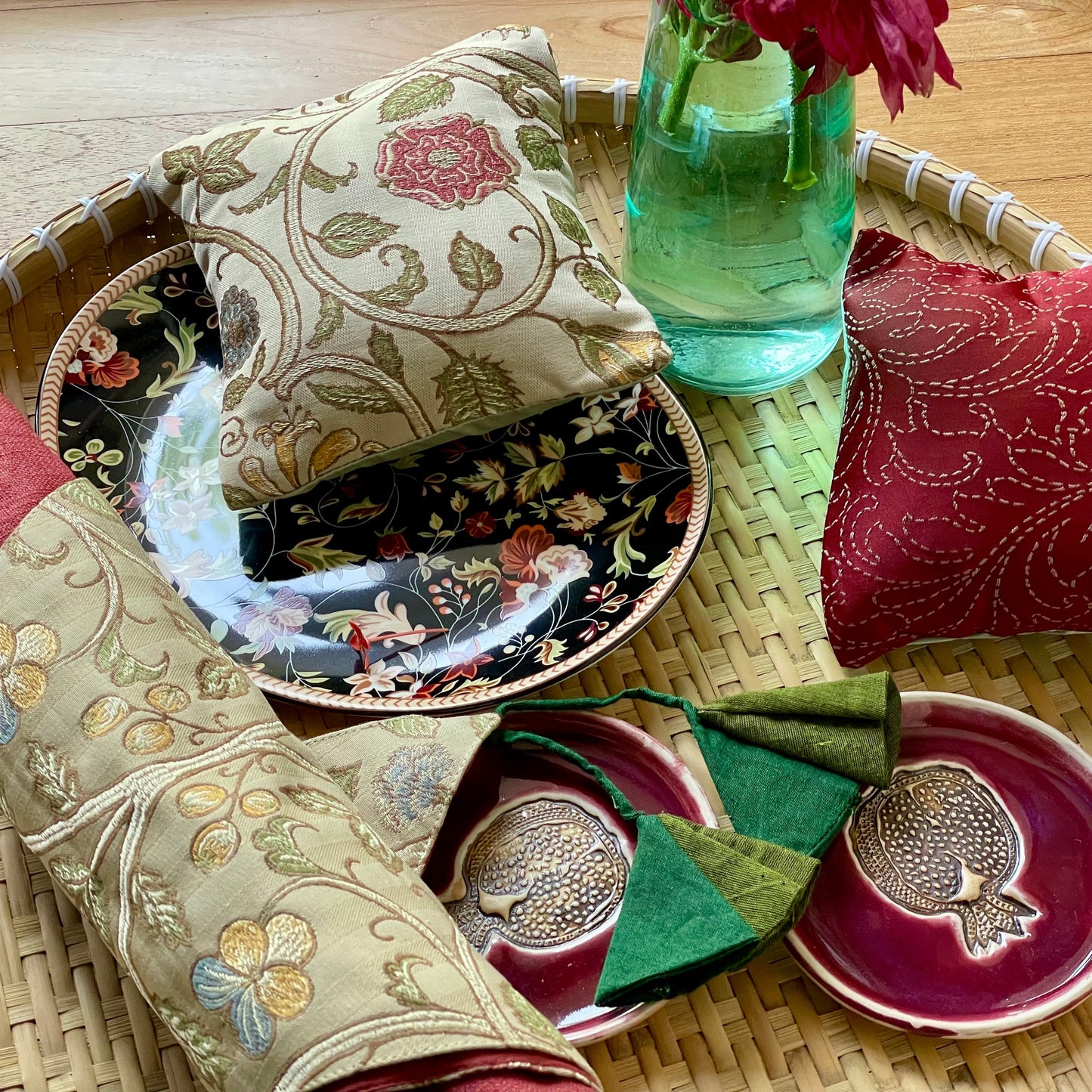 Fifth Avenue Hibiscus Table Runner