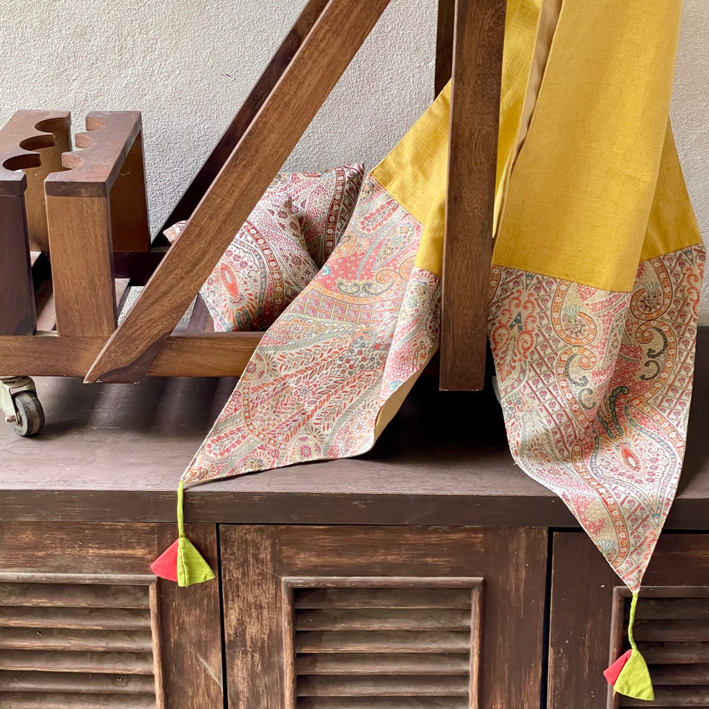 Fifth Avenue Florence Table Runner