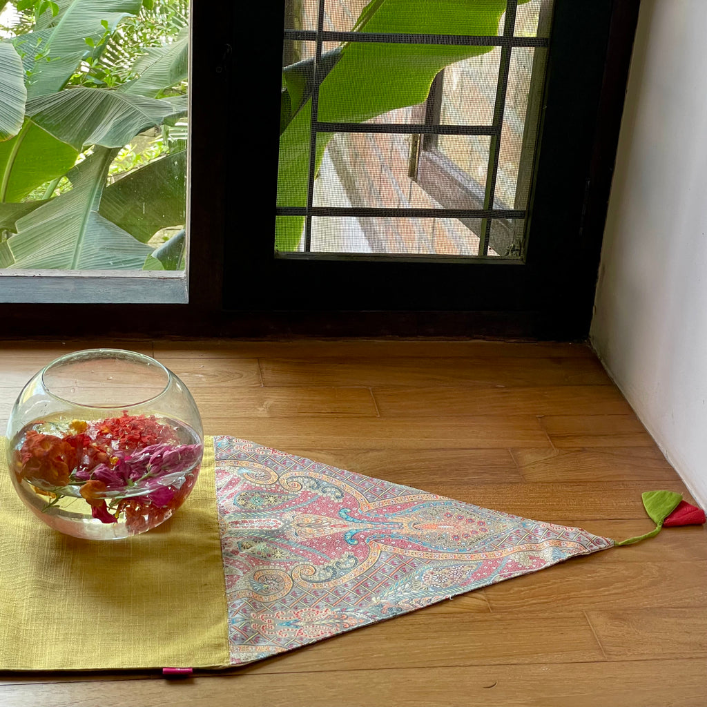 Fifth Avenue Florence Table Runner