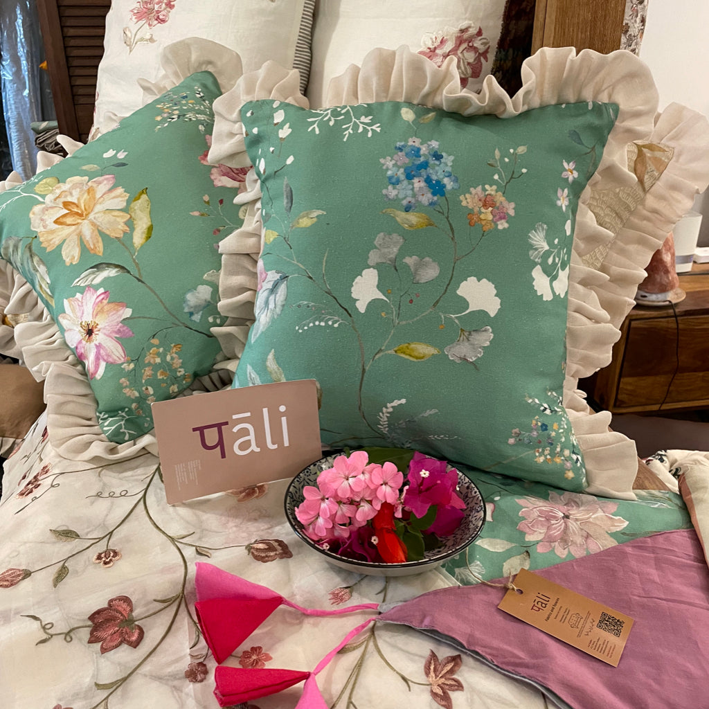 Fifth Avenue Hibiscus Table Runner