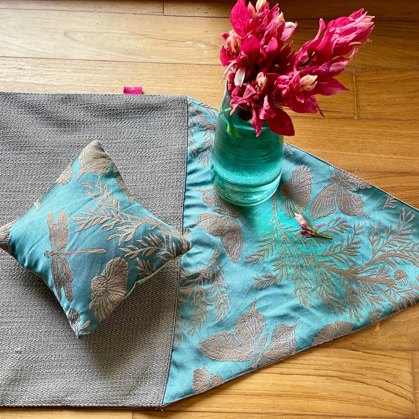 Fifth Avenue Peppermint Table Runner