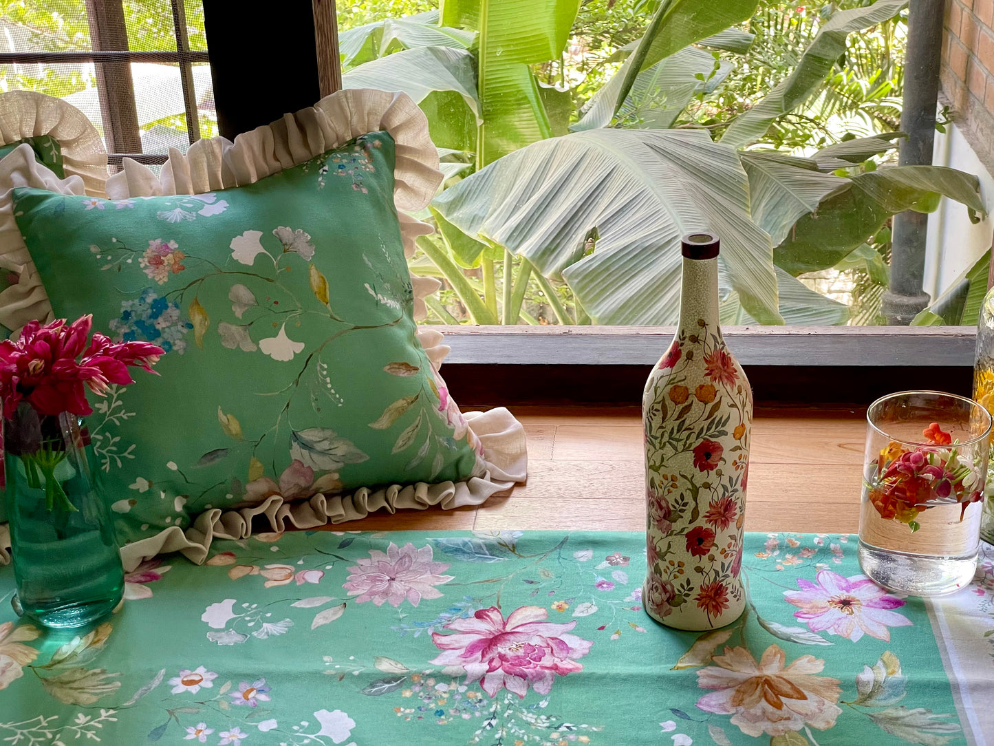 Fifth Avenue Hibiscus Table Runner