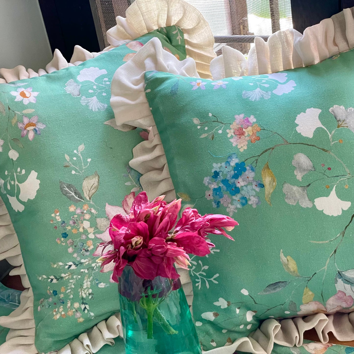 Fifth Avenue Hibiscus Table Runner