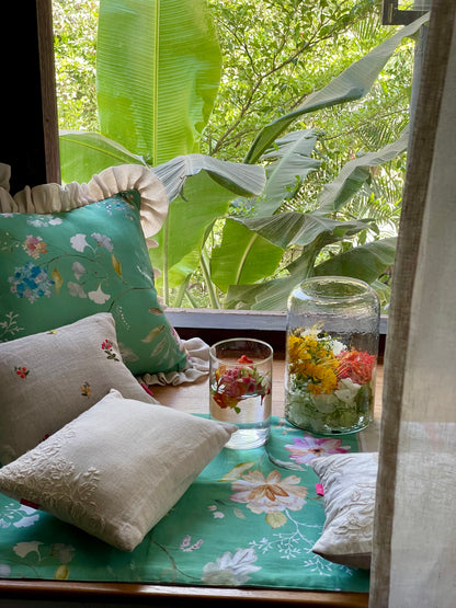 Fifth Avenue Hibiscus Table Runner