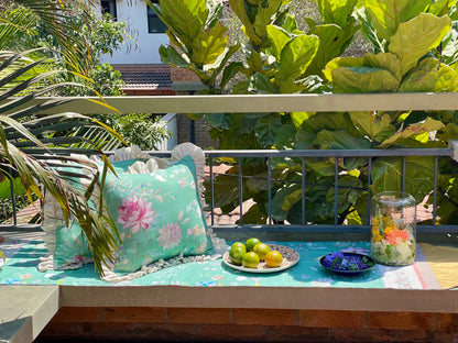 Fifth Avenue Hibiscus Table Runner